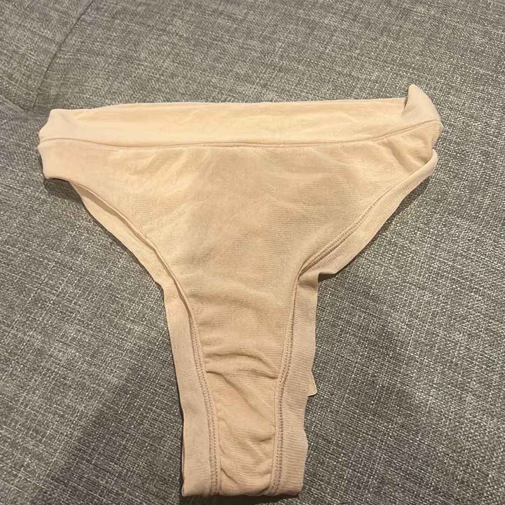 Skims Summer Mesh Dipped Thong - Picture 7 of 9